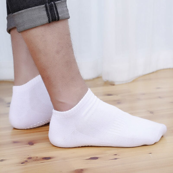 4 Pairs Men Cotton Non-slip Yoga Socks with Grips Breathable Anti skid Socks Low Cut Sports Socks for Gym Fitness Ballet Pilates